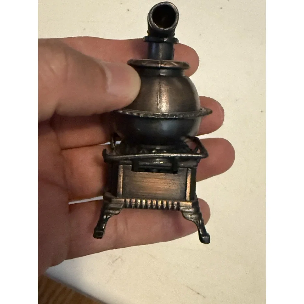 DIE-CAST MINIATURE ANTIQUE FINISH POT BELLY STOVE PENCIL SHARPENER